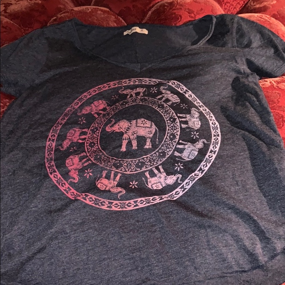 Hollister elephant tshirt